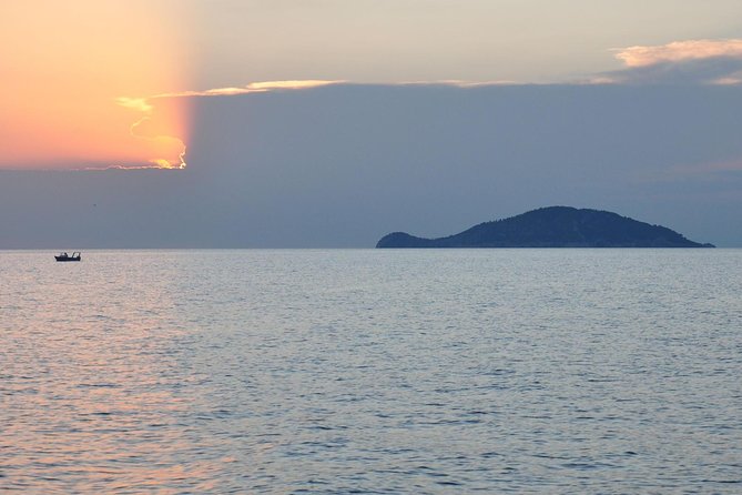 3 hours Neos Marmaras: Day or Sunset Sailing Tour Coves & Islands - Who will enjoy this trip most?