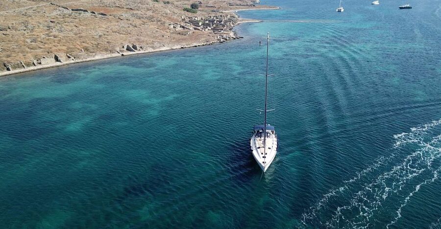 6 Hours Tour to Delos and Rhenia Islands with Sailing Yacht - Walking through Delos, the ancient heart of the outing