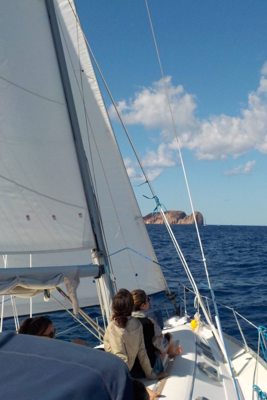 Adamantas: Milos Sightseeing Sailboat Cruise - At a glance: what makes this cruise special