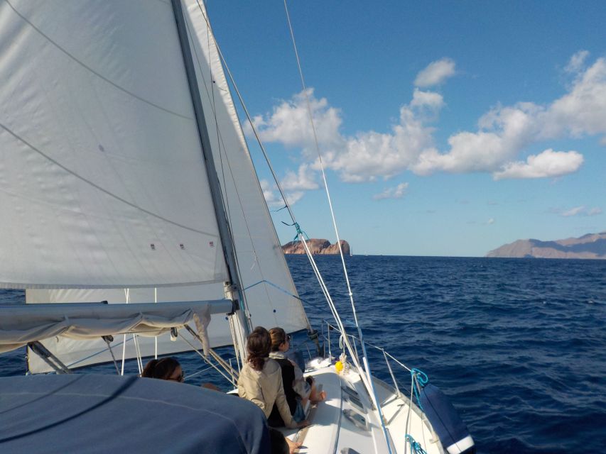 Adamantas: Milos Sightseeing Sailboat Cruise - Cape Vani and the first swim at Kalogries