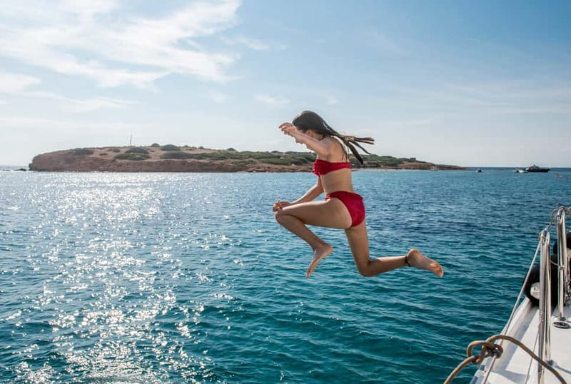 Athens: Half-Day Morning Catamaran Cruise with Meal & Drinks - Lunch with Greek flavors on the catamaran
