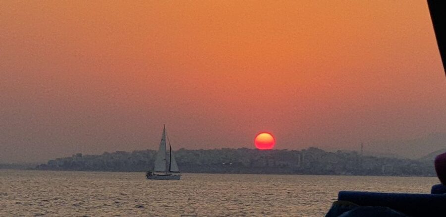 Athens: Riviera Catamaran Tour with Fresh Meal and Drinks - A seven-dish meal served at sea