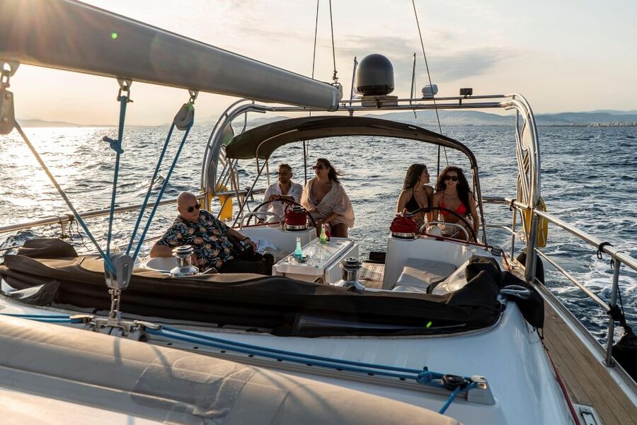 Athens Riviera: Private daily sailing cruise with lunch - Ydrousa Island and the first swim