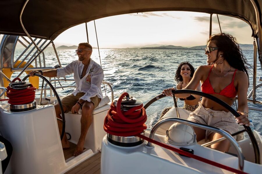 Athens Riviera: Semi-Private daily sailing cruise with lunch - Ydrousa Island and the first swim