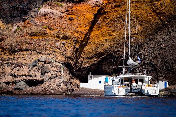 Beautiful Day Catamaran Caldera Cruise incl. Meal & Drinks - Indian Rock, the Venetian Lighthouse, and Red Beach