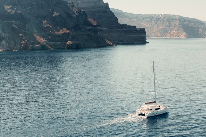 Beautiful Day Catamaran Caldera Cruise incl. Meal & Drinks - Drinks, music, and the feel on board