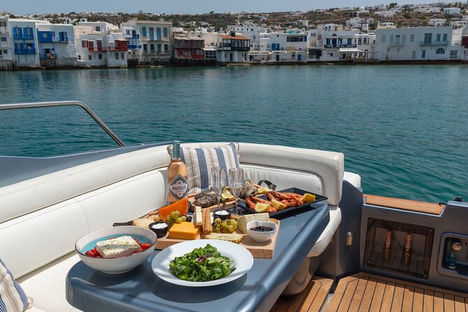 Boat - yacht tours at Mykonos - Choosing Delos and Rhenia for the day