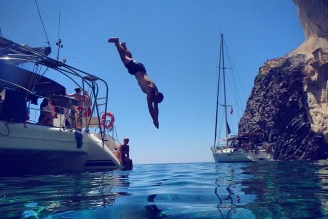 Catamaran Half Day Morning Cruise: Kleftiko - Why a boat trip makes sense on Milos