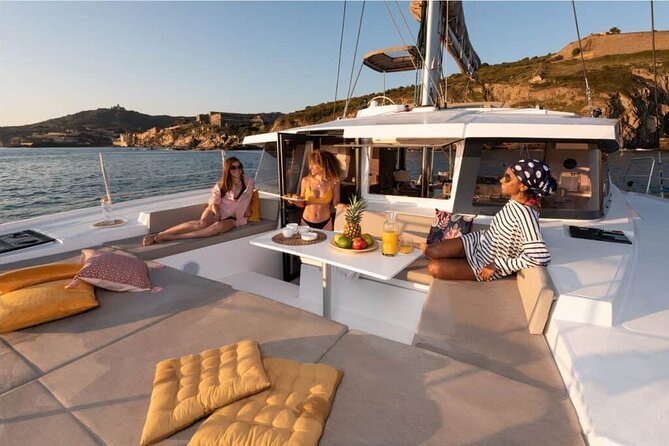 CATAMARAN Kleftiko Poliegos & Round of Milos Lunch with Openbar - Sarakiniko and Klima: conditional highlights