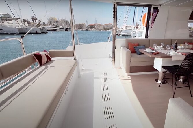 CATAMARAN Kleftiko Poliegos & Round of Milos Lunch with Openbar - Kalogries Beach: an easy first swim