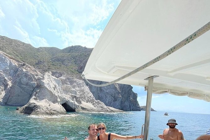 Catamaran Semi Cruise Paros Antiparos includes Food and Drinks - What the crew adds to a small catamaran