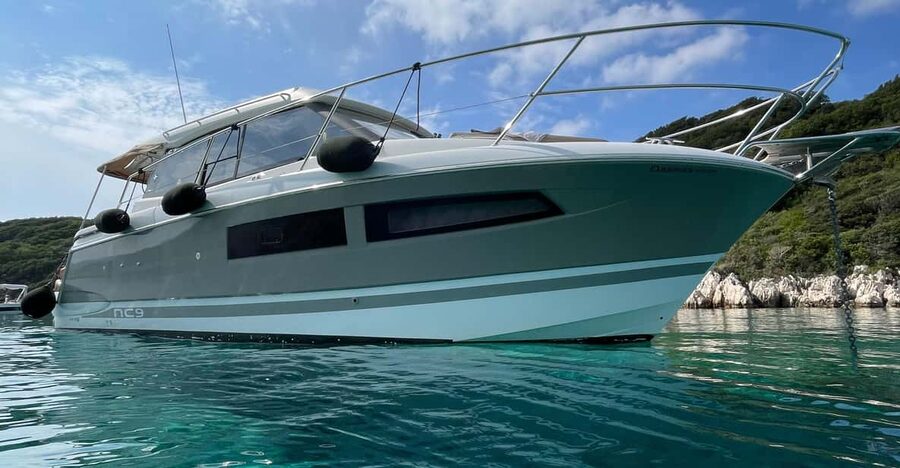 Corfu : Private Motor-Yacht Cruise with Corfu Town Views - Mouse Island and the white chapel