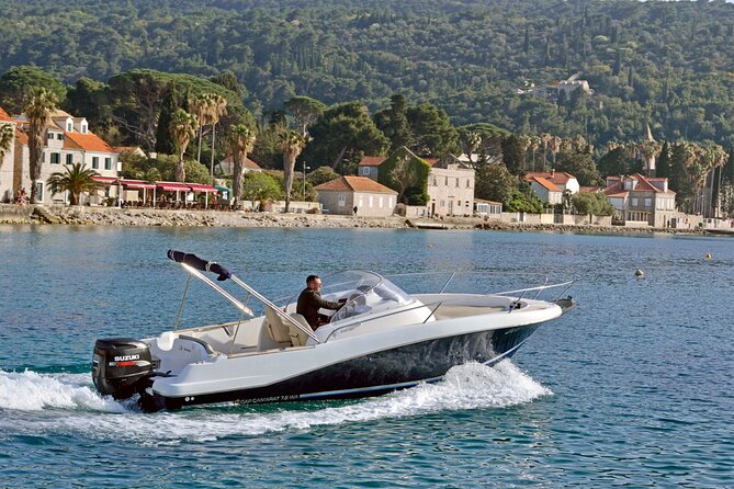 Explore Santorini and its volcanic wonders with Alex Private Boat - Lunch, meze, wine, and the best part of the timing