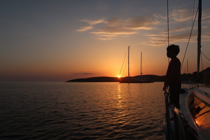 From Heraklion:Small group 5,5h Sunset Sailing trip to Dia Island - Snorkeling in clear Cretan water
