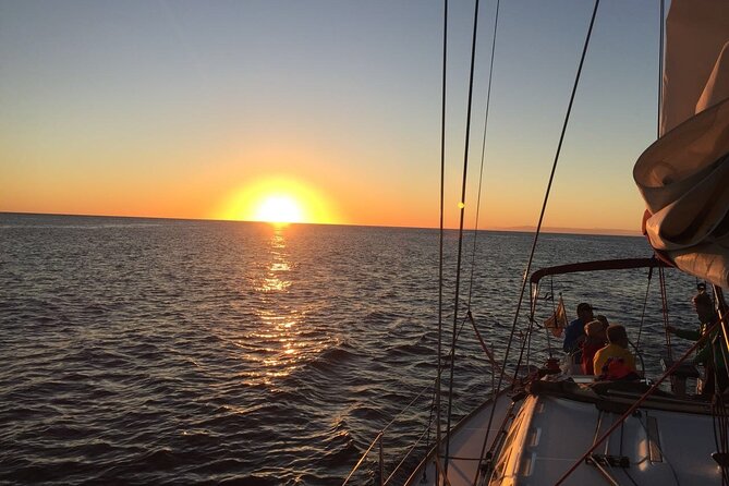 From Heraklion:Small group 5,5h Sunset Sailing trip to Dia Island - Passing Castello del Molo and Koules Fortress