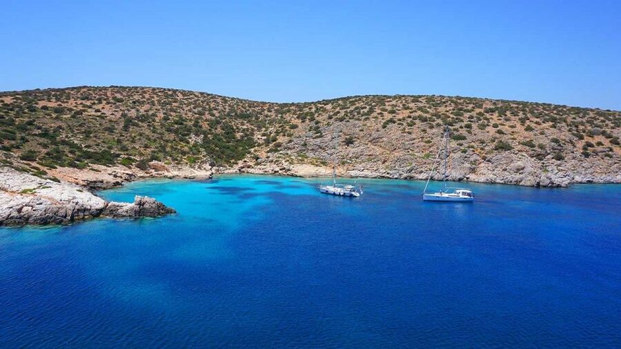 From Naxos: Schinoussa and Iraklia Sailing Cruise with BBQ - How the boat day handles wind and comfort