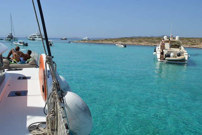 Full Day Catamaran Cruise in Paros - Faneromeni Beach and lunch beside the rocks