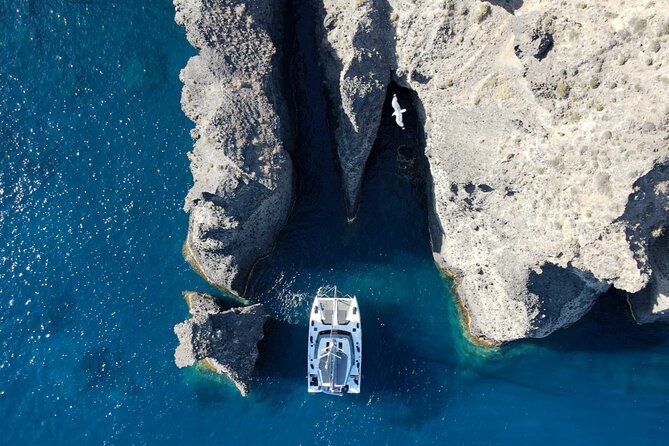 Full-Day Private Tour in Santorini by Luxury Catamaran - Palea Kameni and the sulfur hot springs