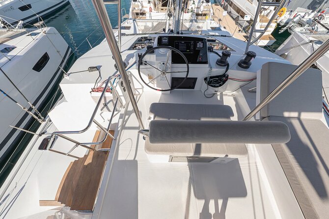 Full-Day Private Tour in Santorini by Luxury Catamaran - Therasia and the three-hour lunch break
