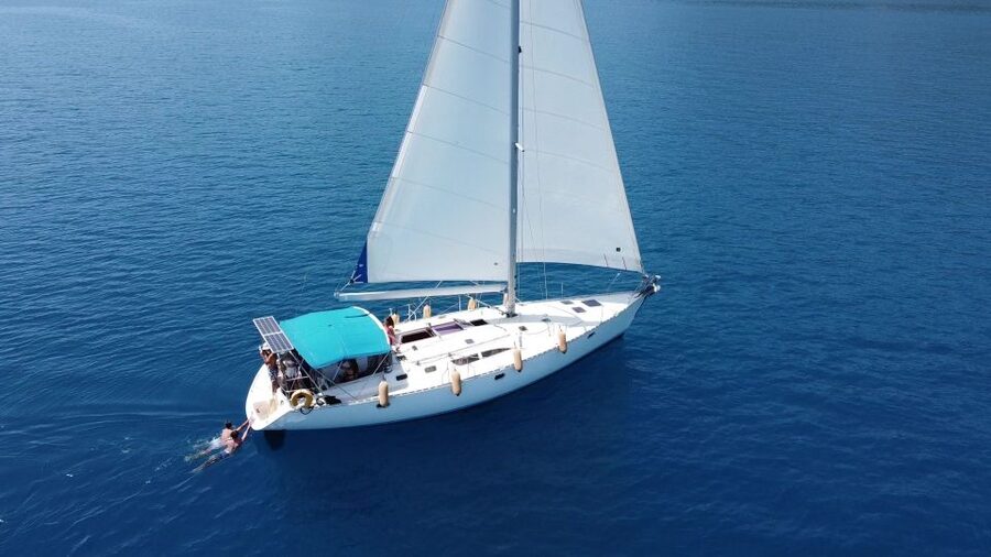 Gouvia: Corfu Island Sailing Trip with Snack and Soft Drinks - Cruising northeast from Gouvia