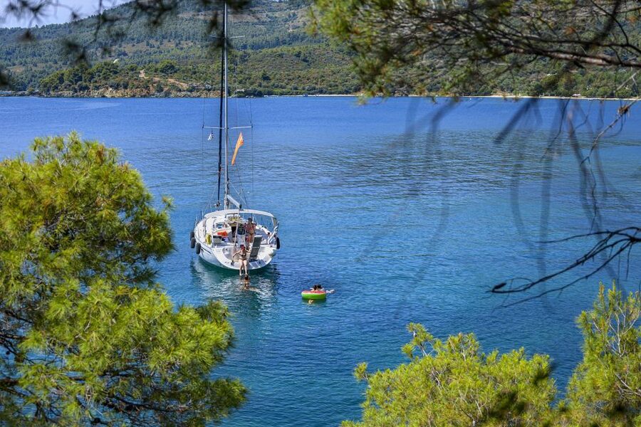 Halkidiki: Private Sailing Yacht Cruise Swim in Blue Waters - The skipper makes the difference