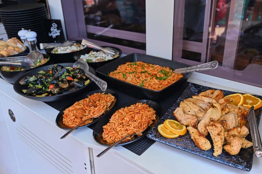 Heraklion: Catamaran Cruise to Dia Island - Lunch, snacks, and the open bar
