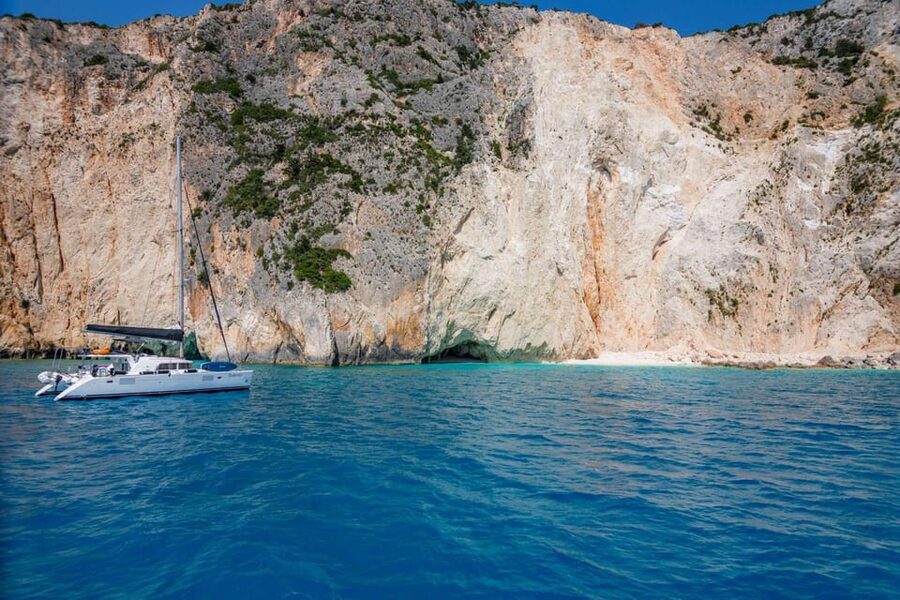 Heraklion: Catamaran Sailing to Dia island - Morning Cruise or Afternoon Sunset Trip