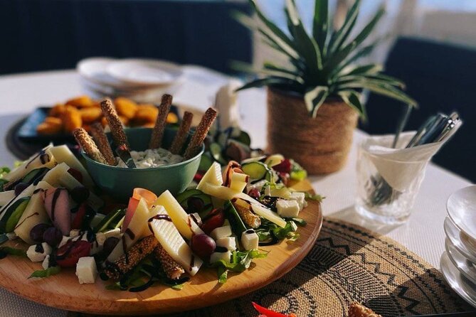 Heraklion: Private Catamaran Cruise to Dia with Meal&Drinks - Lunch or dinner cooked on the catamaran