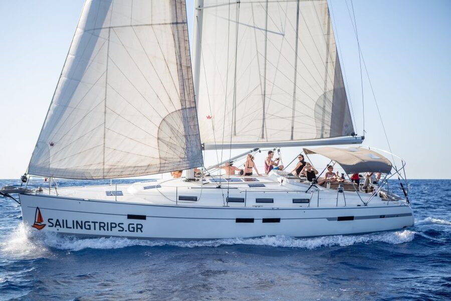 Heraklion: Sailboat Cruise to Dia Island with Drinks & Lunch - Arriving at Dia Island