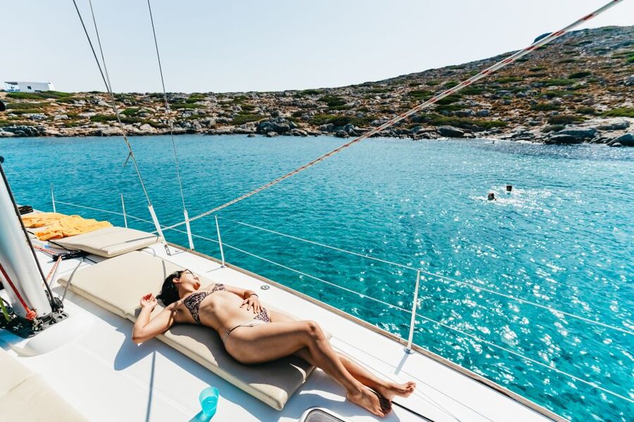 Heraklion: Sailboat Cruise to Dia Island with Drinks & Lunch - Lunch, fruit, and drinks on board