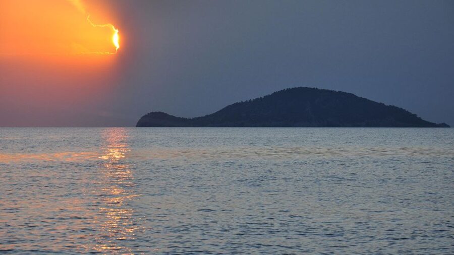 Kassandra: Sunset Sailing Boat Tour of Secluded Coves - Practical tips for a smoother evening