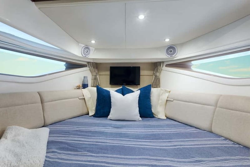 Kos: TAF Private Yacht Amazing Island Experience 7h - The boat itself: what the Sea Ray Sundancer 320 adds
