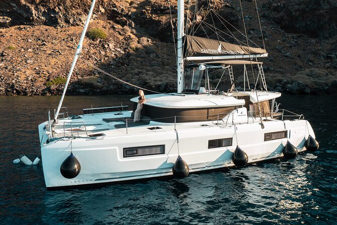 Majestic Catamaran Caldera Cruise with Snacks, Meal & Drinks - Passing Red Beach