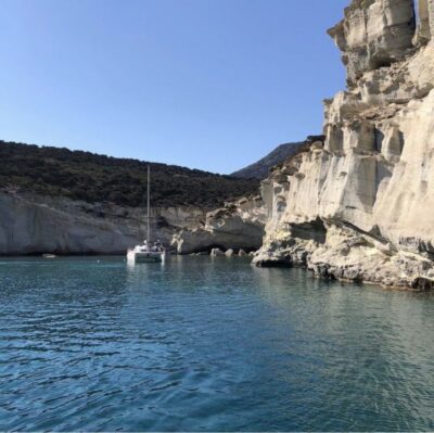 Full-Day Catamaran Cruise to Poliegos and Kleftiko