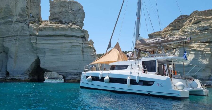 Milos: Full-Day Catamaran Cruise with Food and Open Bar - Key points before you book