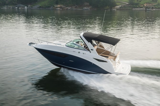 Motor Yacht (2020)Luxury Private Cruise Around Santorini - One hour on quiet Thirassia