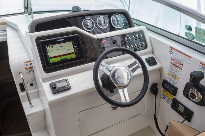 Motor Yacht (2020)Luxury Private Cruise Around Santorini - Boat comfort, crew, and service