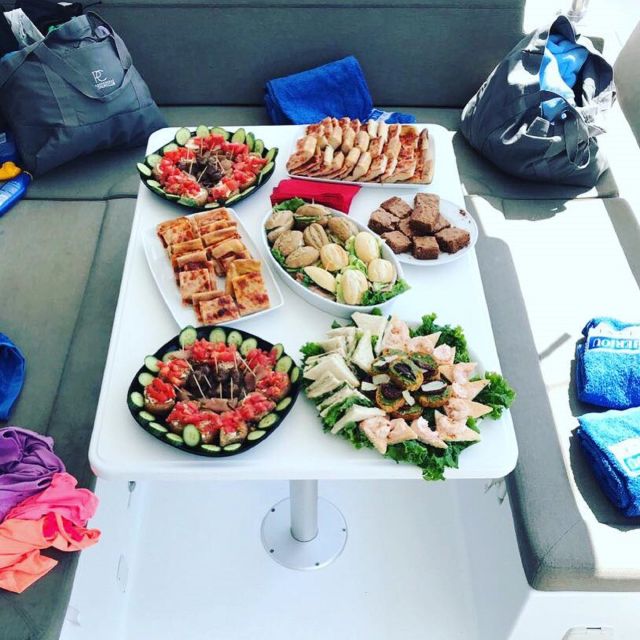 Mykonos: Full-Day Catamaran Cruise with Fresh Lunch - Sailing Past Agios Ioannis and Ornos