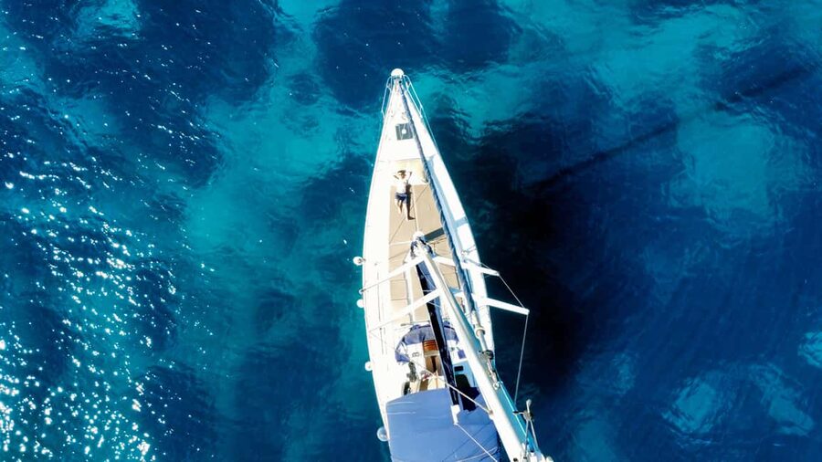 Naxos: Small Cyclades Sailing Trip with Lunch & Drinks - Setting sail from Naxos on a 49-foot Jeanneau