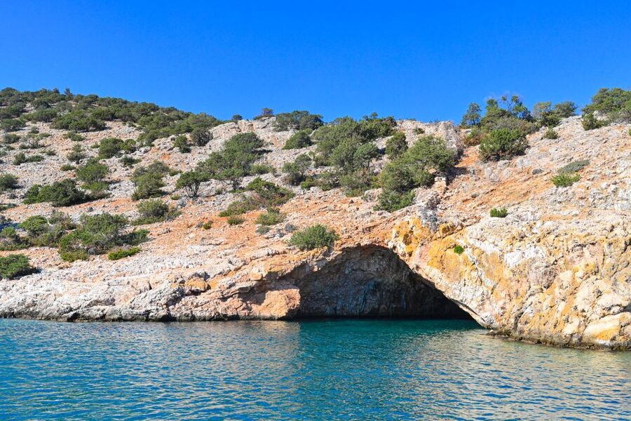 Paros: Iraklia, Schinoussa, & Naxos Sailing Tour with Lunch - What the $200 price really covers