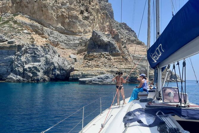 Paros Semi private Full day Sailing cruise - Schoinousa, Koufonissia, and the middle of the day