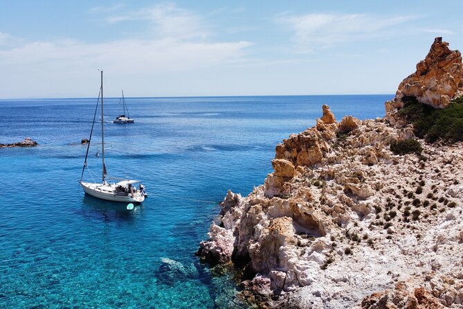 Private Daily Sailing Cruise to Discover the Highlights of Milos - Kleftiko Beach, Caves, and Pirate Bay
