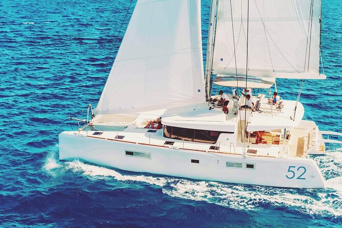 Rethymno: Private Catamaran Cruise with Lunch and Drinks - Fresh Mediterranean lunch on the boat