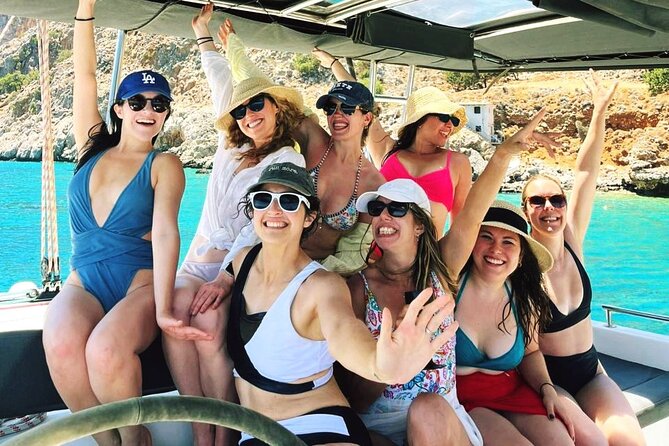 Rethymno: Private Catamaran Cruise with Lunch and Drinks - Drinks, music, and a slower afternoon pace