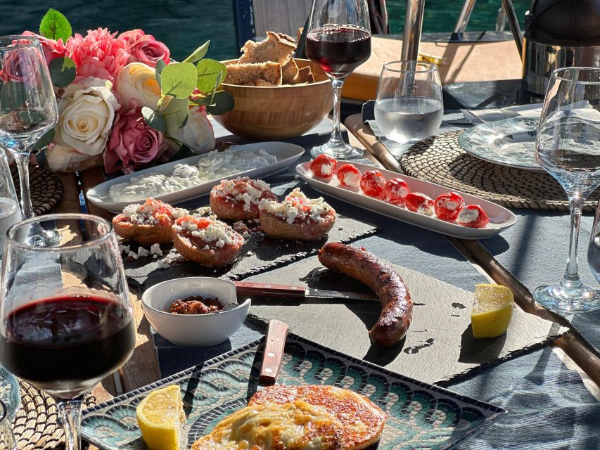 Sailing & gastronomy experience across the Athenian Riviera - Ten Greek dishes prepared onboard