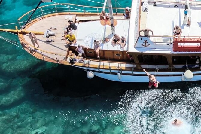 Sailing Trips with Cretan Sailing - Crowds, deck space, and the mood on board