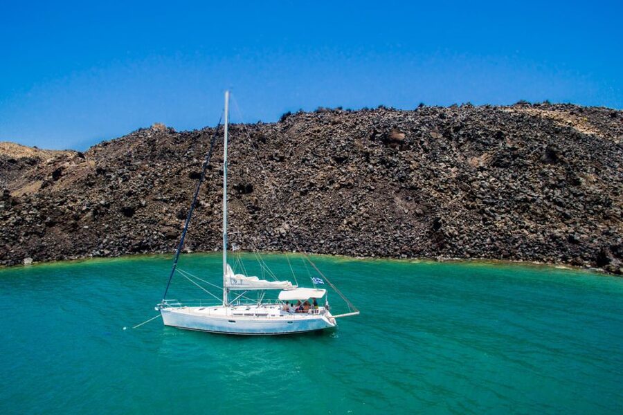 Santorini Caldera: Sunset Sailing Cruise with Meal - What the small group changes