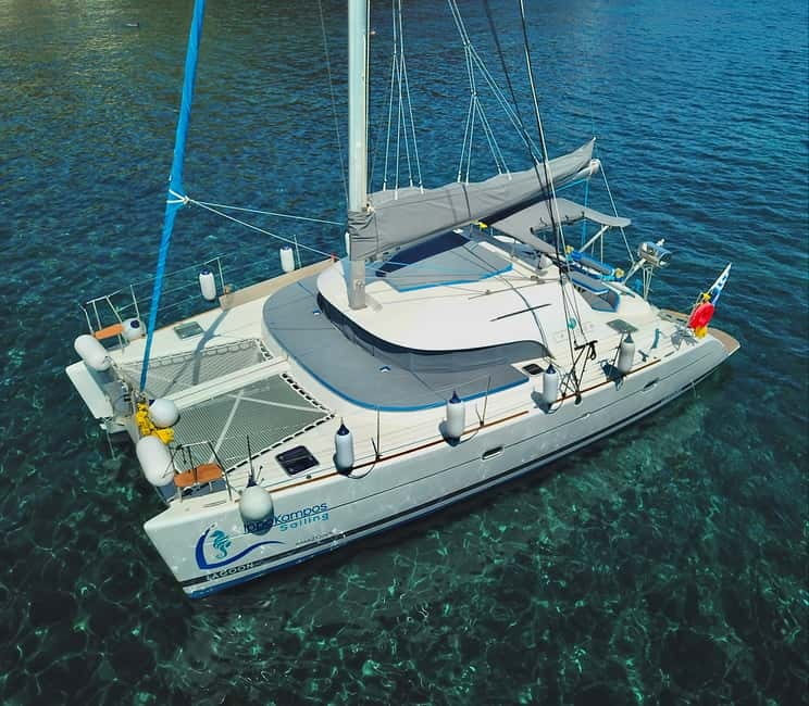 Santorini: Catamaran Cruise with Food and Drinks - Five details that shape the day
