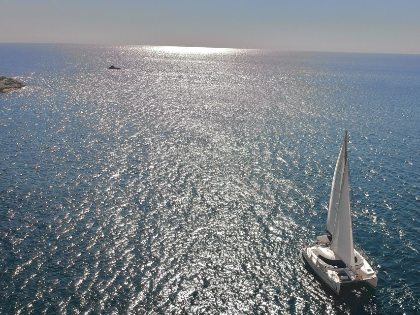 Santorini: Catamaran Cruise with Food and Drinks - Food, drinks, music, and the crew