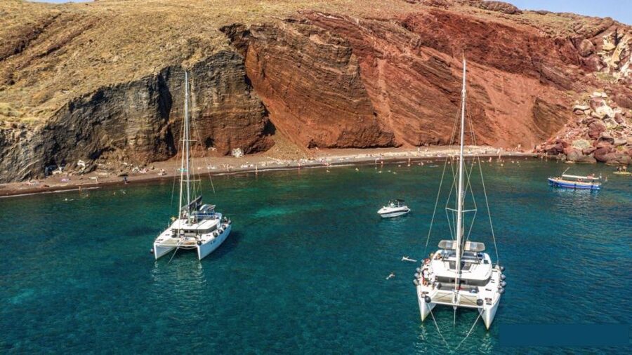Santorini: Catamaran Cruise with Lunch, Drinks, & Oia Visit - Food, drinks, and the human side of the cruise